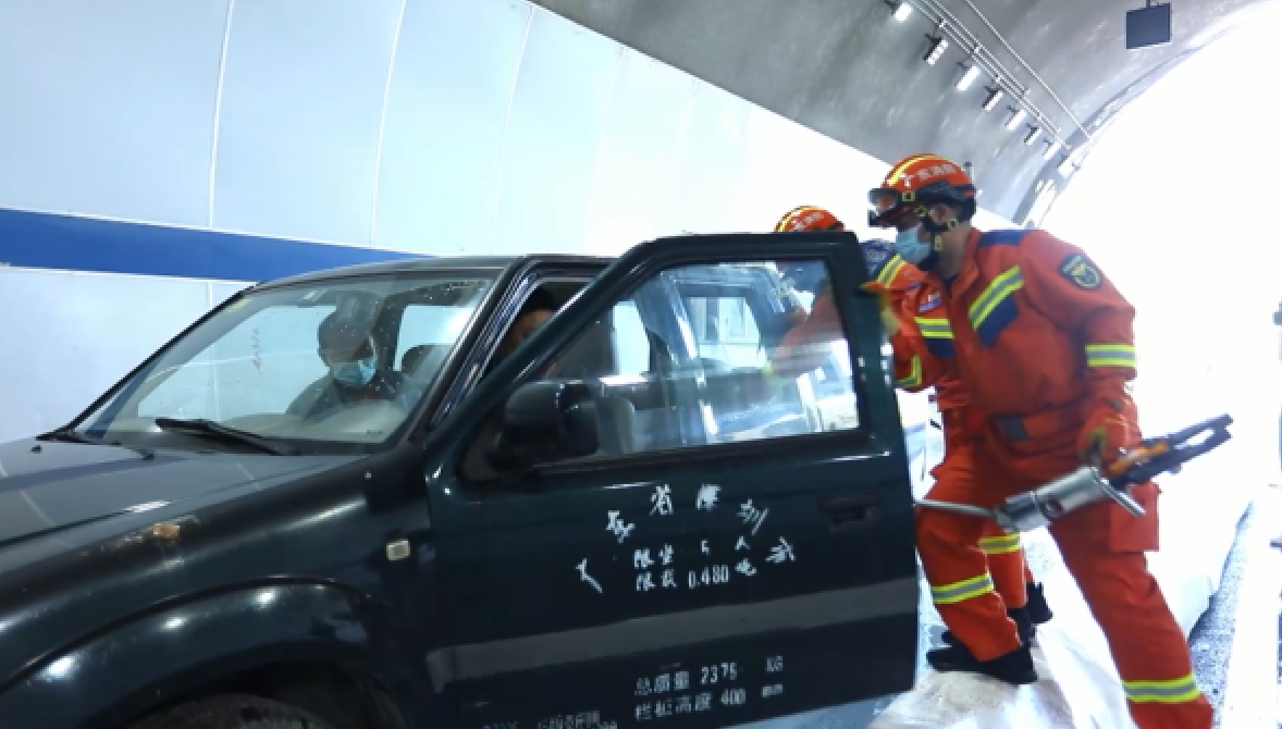 尊皇国际(中国)官方网站
举行2022年全省城市排水防涝应急演练活动图三.png