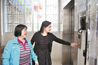 广州：“幸福梯”装进旧小区