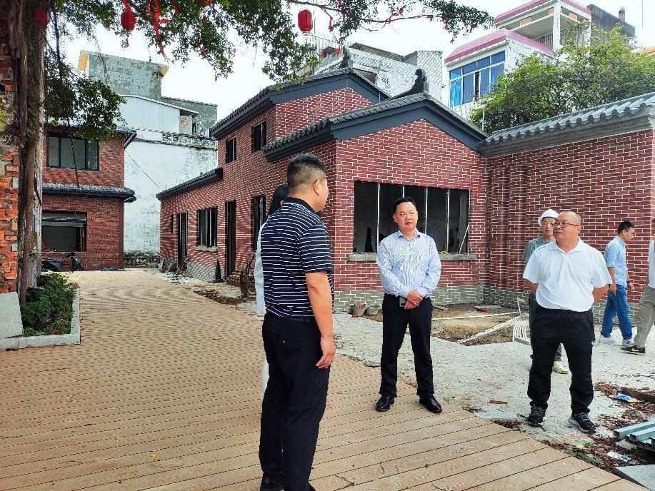 阳江市城镇建设专班副组长梁昌和带队调研城镇老旧小区改造工作.png