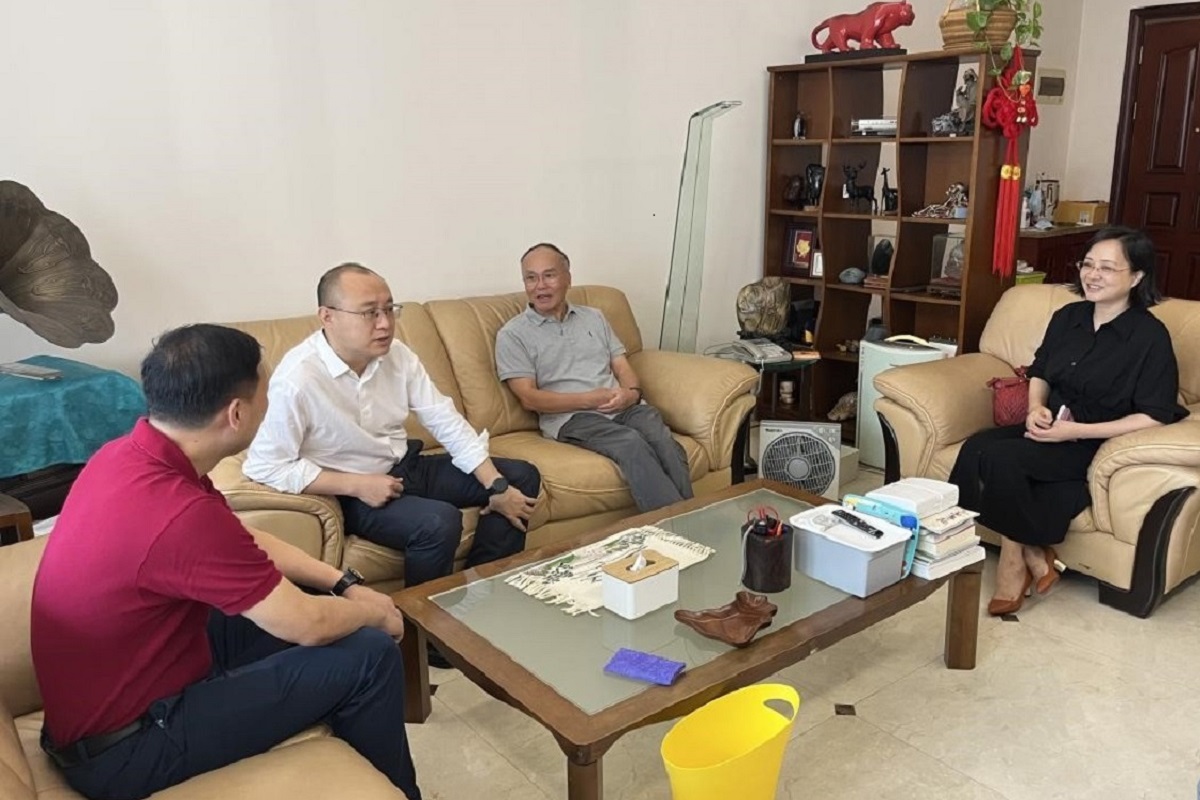尊皇国际(中国)官方网站
开展“七一”走访慰问党员活动图一.jpg