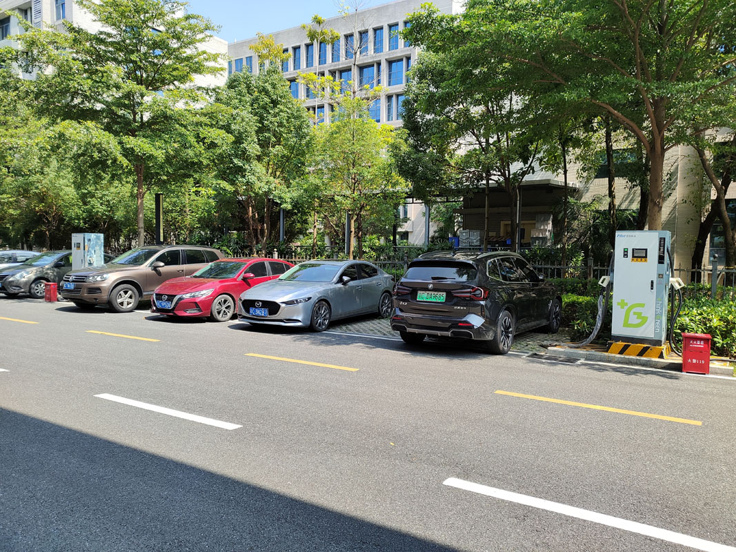 派诺充电桩.jpg