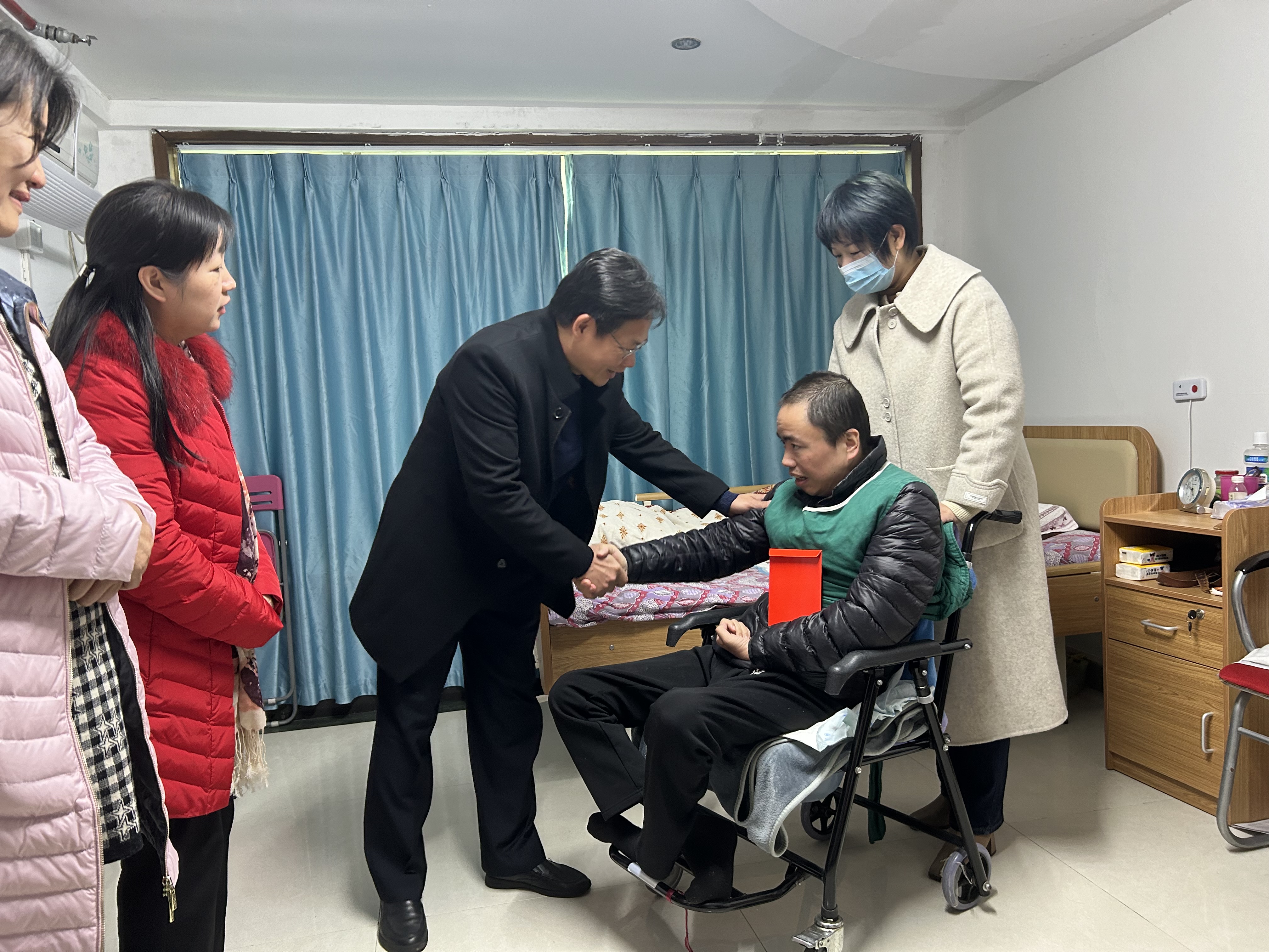 2-2.黄祖璜一行慰问惠州市住建系统职工代表.JPG