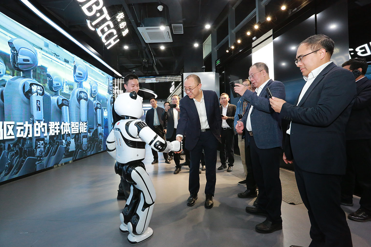 低空经济、具身智能机器人赋能住建领域高质量发展工作调研并召开座谈会1.jpg