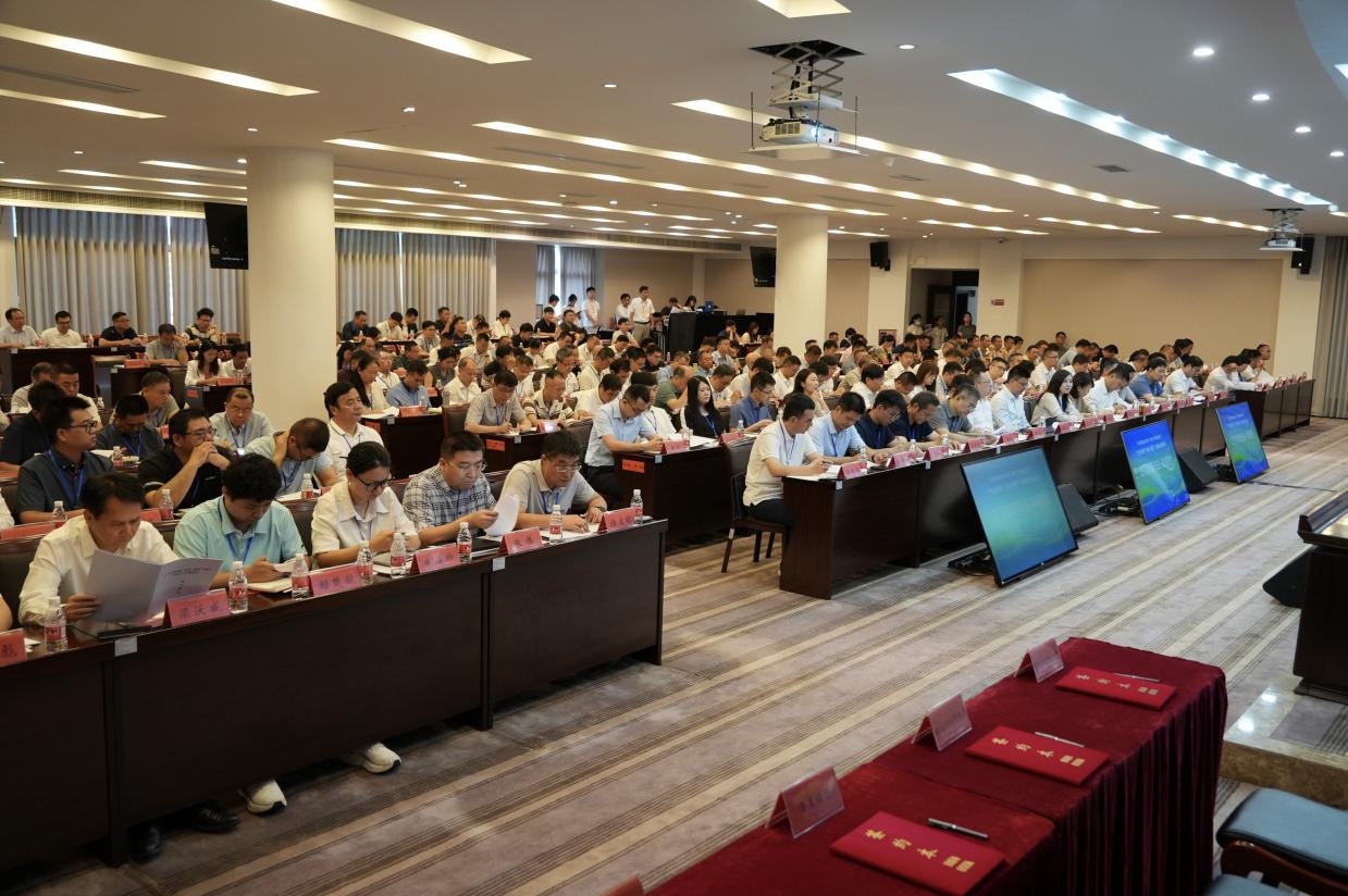 光伏赋能城乡新貌 绿色引领低碳未来广东召开全省县域“光伏＋建筑”应用试点现场会